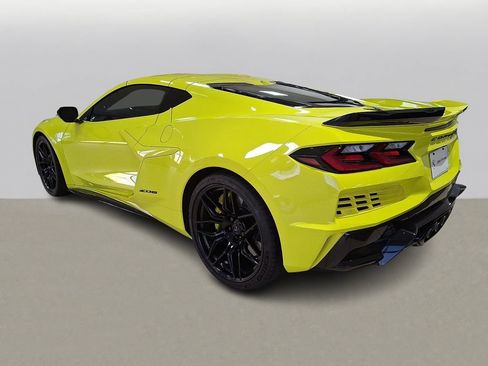 Used 2024 Chevrolet Corvette Z06 RWD image 5