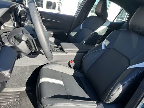 Used 2025 Toyota Camry SE image 11