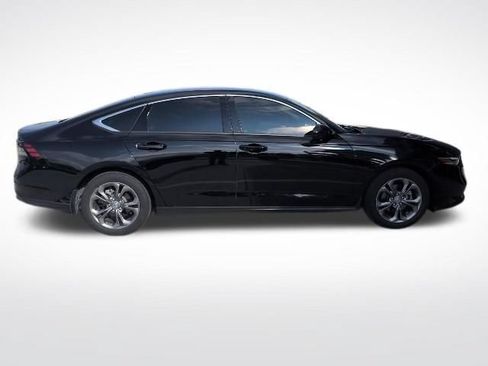 Used 2023 Honda Accord EX image 11