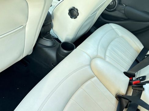 Used 2019 MINI Cooper 4-Door Hardtop w/ Signature Upholstery Package image 25