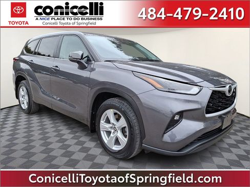 Used 2024 Toyota Highlander LE AWD/4WD image 1