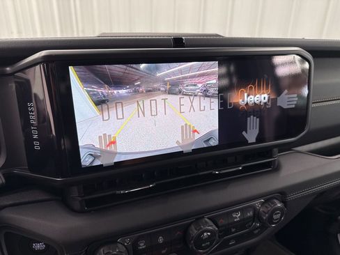 New 2026 Jeep Gladiator Sport AWD/4WD image 22