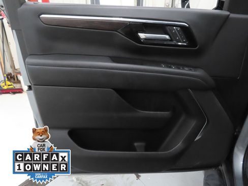 Used 2025 Chevrolet Suburban Z71 AWD/4WD image 9