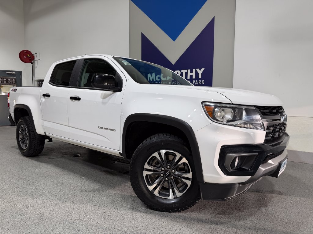 Used 2022 Chevrolet Colorado Z71 AWD/4WD image 2