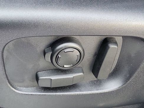 Certified 2024 Land Rover Discovery Dynamic SE image 27