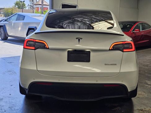 Used 2021 Tesla Model Y Performance AWD/4WD image 3
