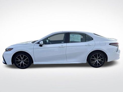Used 2024 Toyota Camry SE image 2