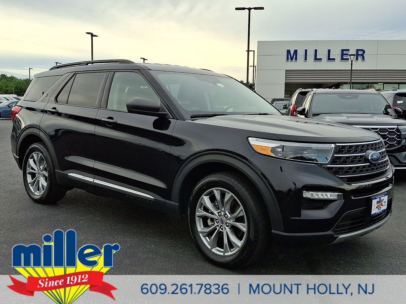 Certified 2022 Ford Explorer XLT w/ Equipment Group 202A AWD/4WD image 1