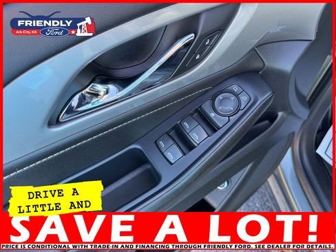 Used 2022 Chevrolet Traverse LT image 20