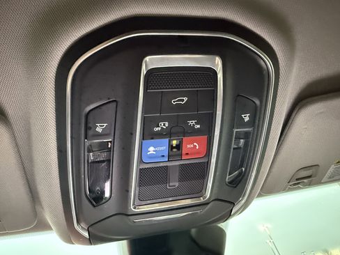 Used 2022 Jeep Grand Cherokee L Limited w/ Black Appearance Package image 20