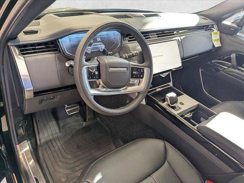 New 2025 Land Rover Range Rover SE image 3