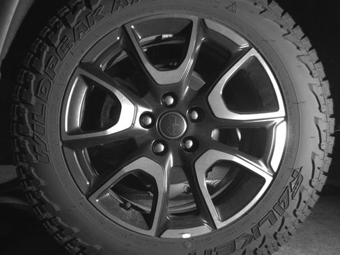 Used 2025 Jeep Compass Trailhawk AWD/4WD image 14