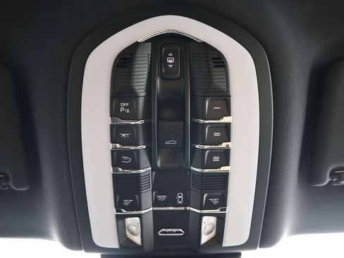 Used 2026 Porsche Macan AWD/4WD image 21