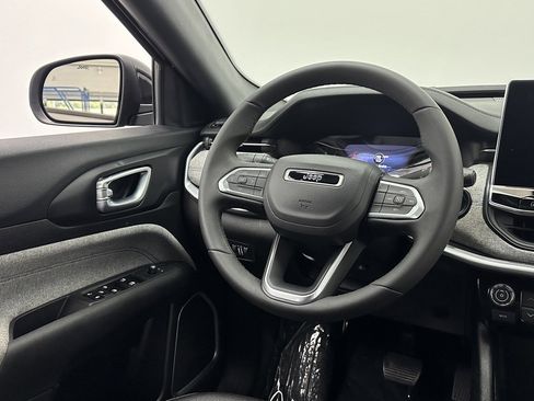 Used 2024 Jeep Compass Latitude w/ Altitude Special Edition image 17