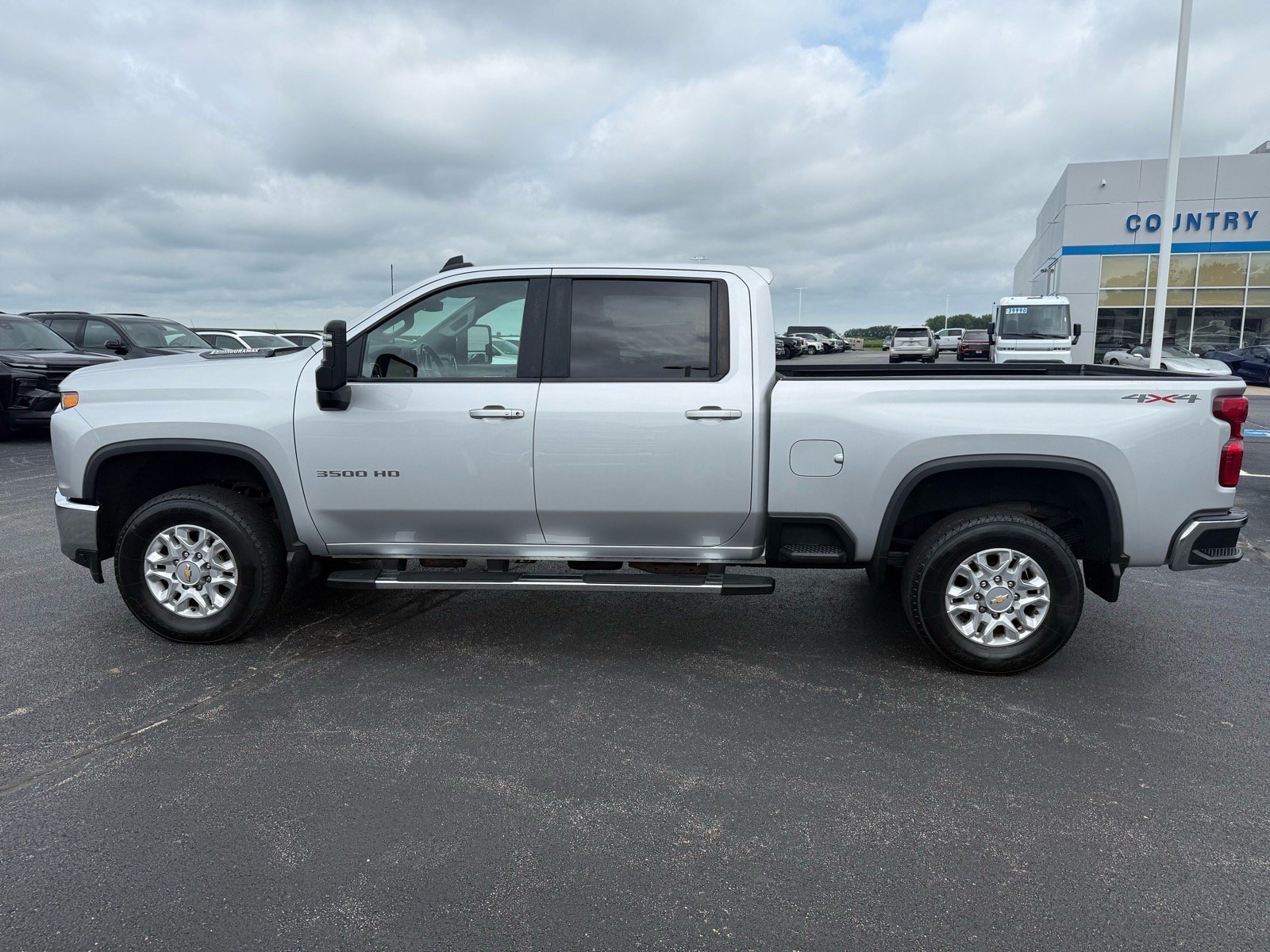 Used 2022 Chevrolet Silverado 3500 LT w/ Convenience Package AWD/4WD image 2