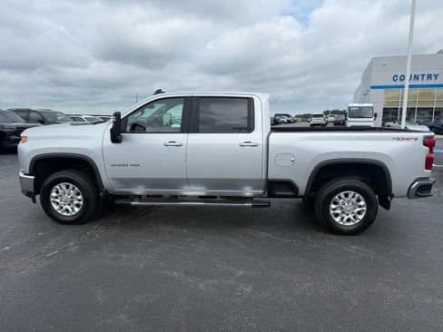 Used 2022 Chevrolet Silverado 3500 LT w/ Convenience Package AWD/4WD image 2