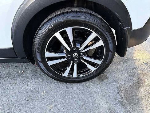 Used 2019 Nissan Kicks SR FWD image 9