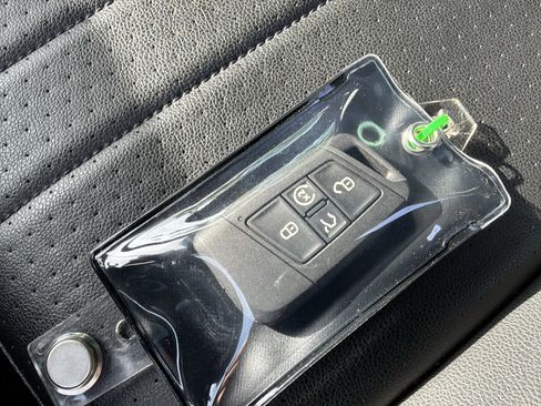 Used 2022 Volkswagen Tiguan SE R-Line image 36