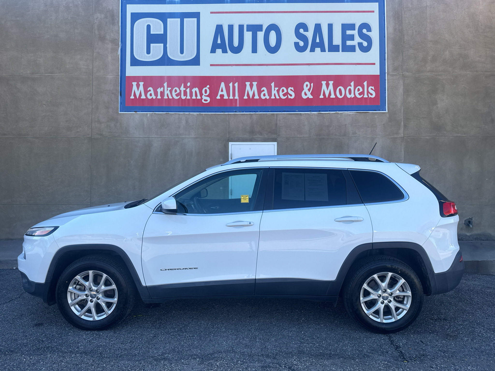 Used 2018 Jeep Cherokee Latitude w/ Safety Group AWD/4WD image 7