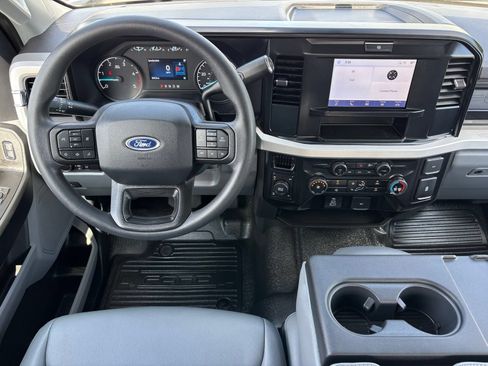 Used 2025 Ford F250 XL AWD/4WD image 4