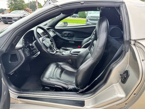 Used 2000 Chevrolet Corvette Coupe w/ Roof Pkg RWD image 19