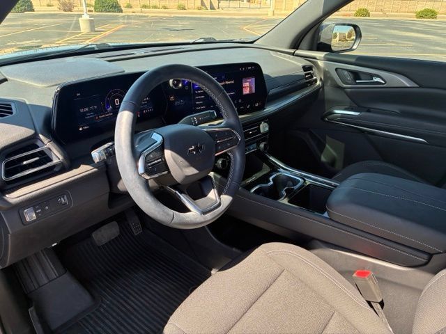 Used 2026 Chevrolet Traverse LT w/ Midnight/Sport Edition FWD image 11