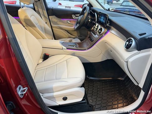 Used 2022 Mercedes-Benz GLC 300 4MATIC w/ Premium Package Lite image 60