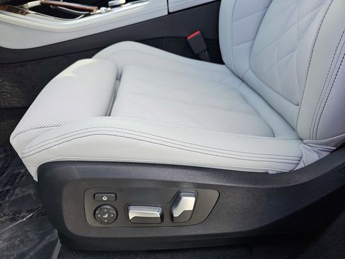 Used 2025 BMW X5 sDrive40i w/ Parking Assistance Package image 29