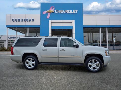 Used 2008 Chevrolet Suburban LT w/ LT Preferred Equipment Group RWD image 4