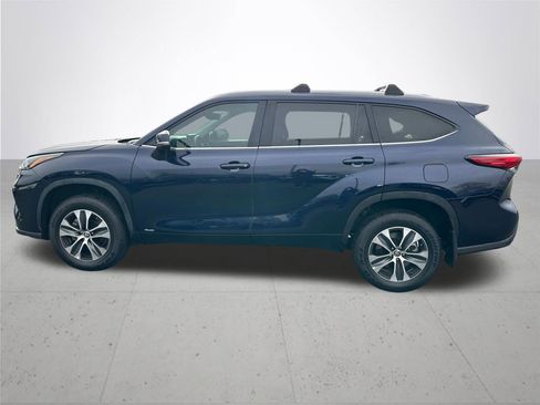 Certified 2023 Toyota Highlander XLE image 11