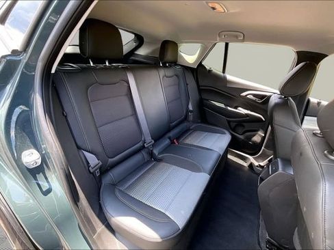 Used 2025 Chevrolet Trax LT FWD image 17