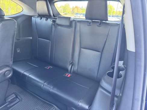 Used 2022 Toyota Highlander XLE AWD/4WD image 10