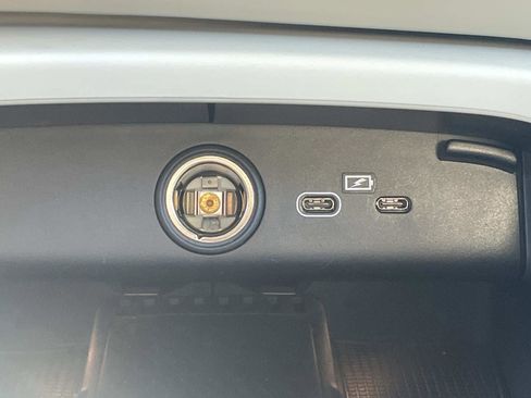 Used 2023 Volvo XC40 B5 Ultimate w/ Protection Package Premier image 29