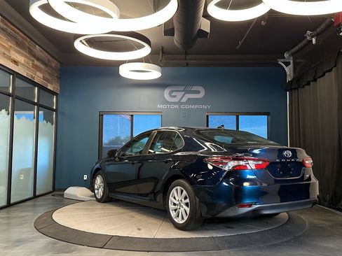 Used 2021 Toyota Camry LE FWD image 5