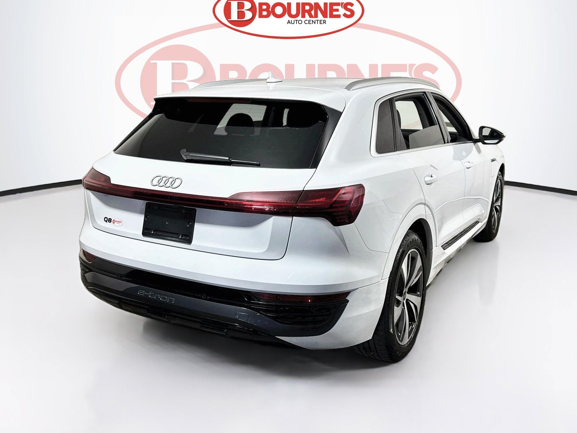 Used 2024 Audi Q8 e-tron Premium AWD/4WD image 11