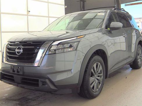 Used 2023 Nissan Pathfinder SV w/ SV Premium Package image 6