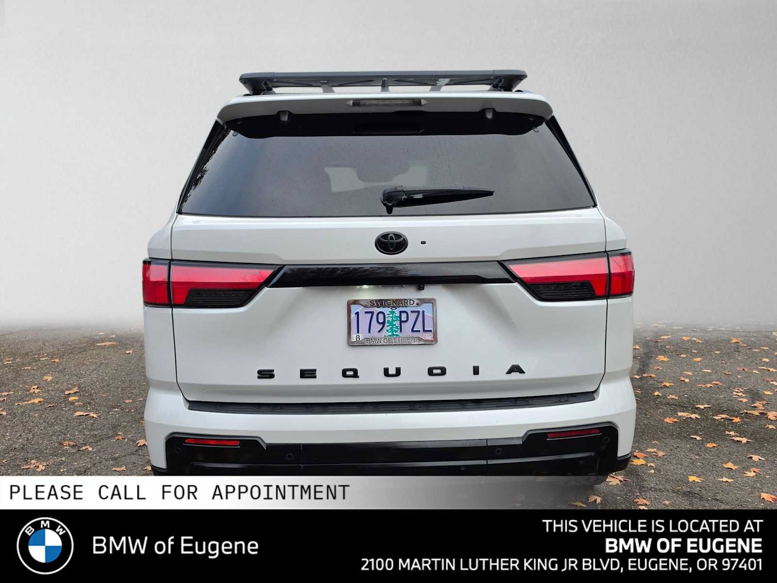 Used 2024 Toyota Sequoia Platinum AWD/4WD image 4