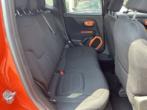 Used 2018 Jeep Renegade Latitude AWD/4WD image 25