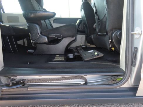 Used 2016 Dodge Grand Caravan American Value Package w/ UConnect Hands-Free Group FWD image 16