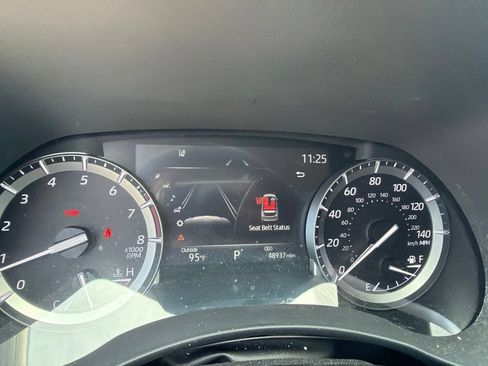 Used 2021 Toyota Highlander XLE FWD image 8
