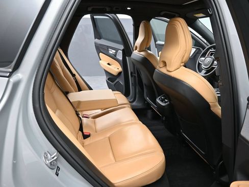 Used 2024 Volvo XC60 B5 Ultimate w/ Protection Package Premier AWD/4WD image 21
