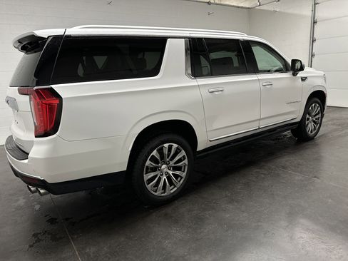 Used 2021 GMC Yukon XL Denali w/ Denali Premium Package image 11