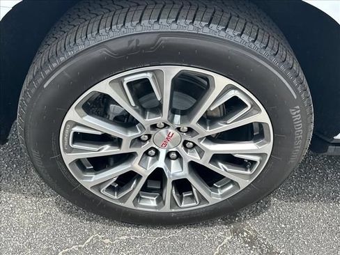New 2026 GMC Yukon XL Denali w/ Denali Reserve Package AWD/4WD image 16