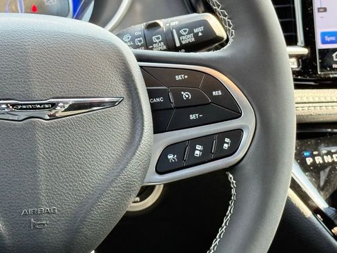 New 2025 Chrysler Pacifica Select FWD image 20