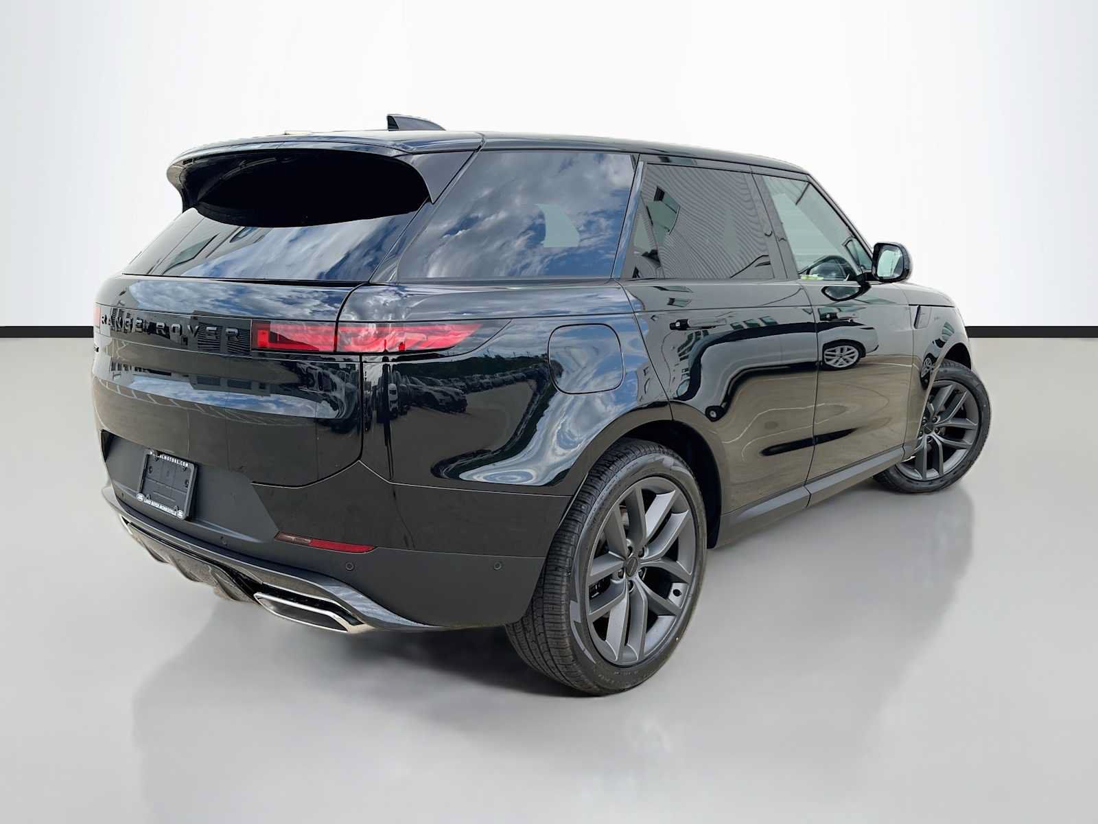 New 2027 Land Rover Range Rover Sport SE AWD/4WD image 3