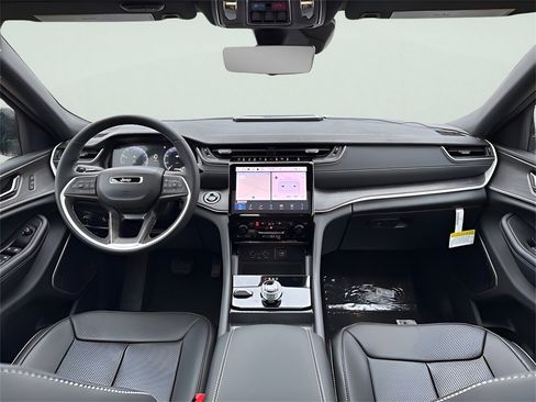 New 2025 Jeep Grand Cherokee L Limited w/ Luxury Tech Group II image 15