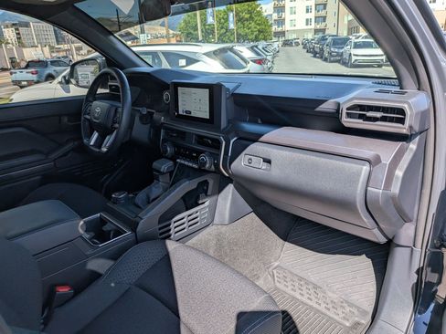 Used 2025 Toyota 4Runner SR5 AWD/4WD image 31