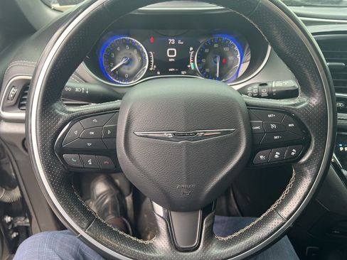 Used 2019 Chrysler Pacifica Limited w/ Advanced Safetytec Group FWD image 9