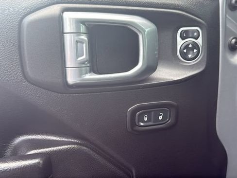 Used 2021 Jeep Gladiator Sport AWD/4WD image 11