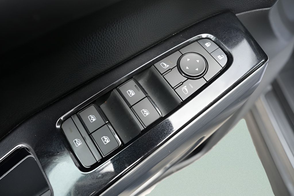 Used 2024 Nissan Pathfinder SL w/ SL Premium Package AWD/4WD image 24
